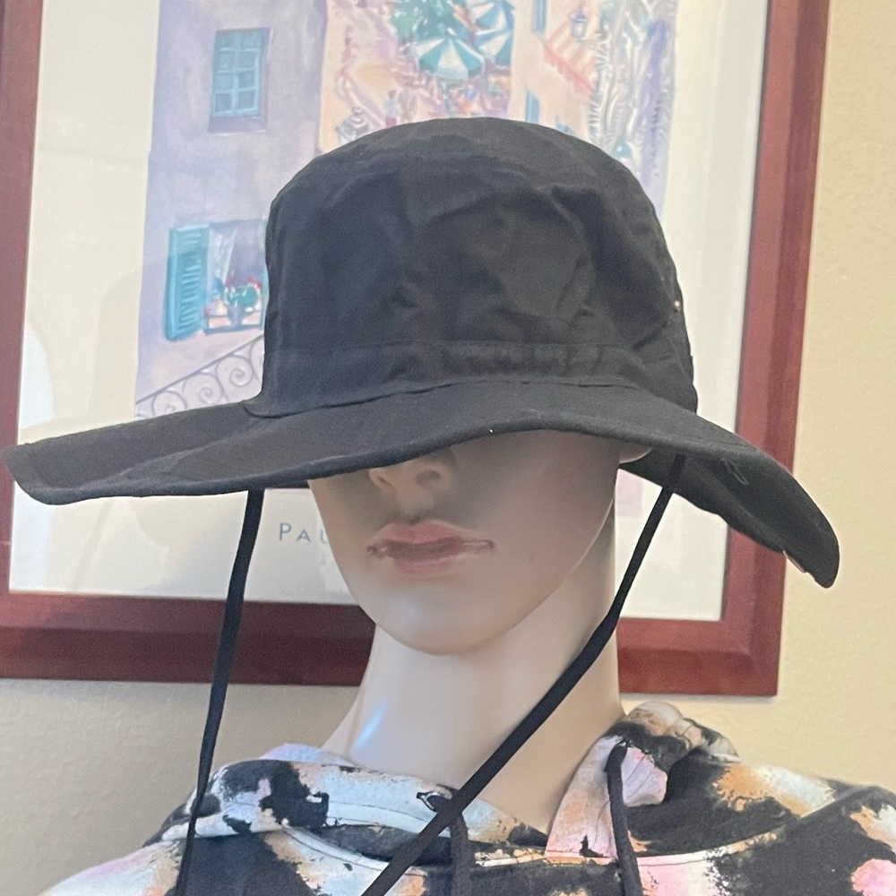 Universal Buckets hat - Picture 3 of 5